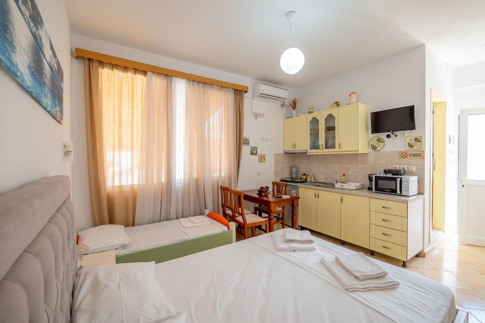 Cozy Apartments Downtown Ksamil Exterior photo